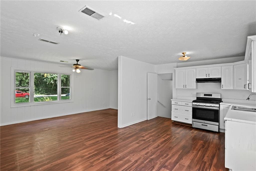4 bedroom, 2 bathroom, 2,256 sq ft single family residence under contract at 2933 E Howell Drive, Lawrenceville, GA 30044 — photo 9