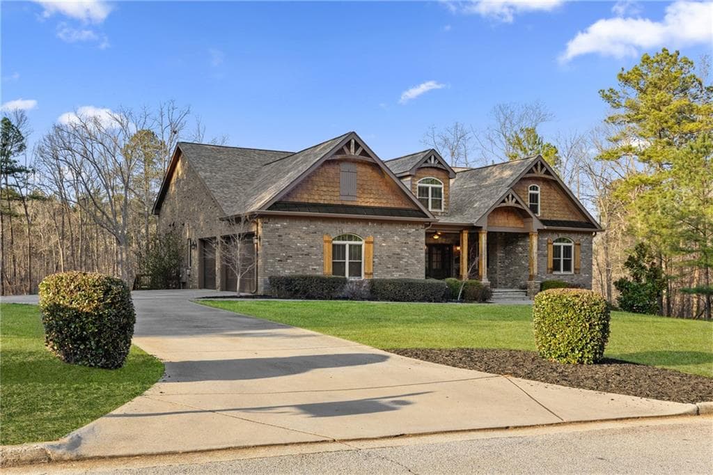 5 bedroom, 4 bathroom, 3,772 sq ft single family residence for sale at 407 Saint Regis Drive, Oxford, GA 30054 — photo 2