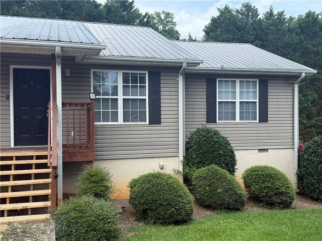 2 bedroom, 2 bathroom, 984 sq ft apartment for rent at 683 Grant Street I, Clarkesville, GA 30523 for $1,400 a month — photo 1 of 15