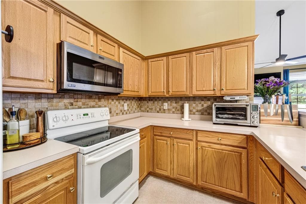 2 bedroom, 2 bathroom, 1,314 sq ft townhouse for sale at 172 Camry Lane, Grayson, GA 30017 — photo 2