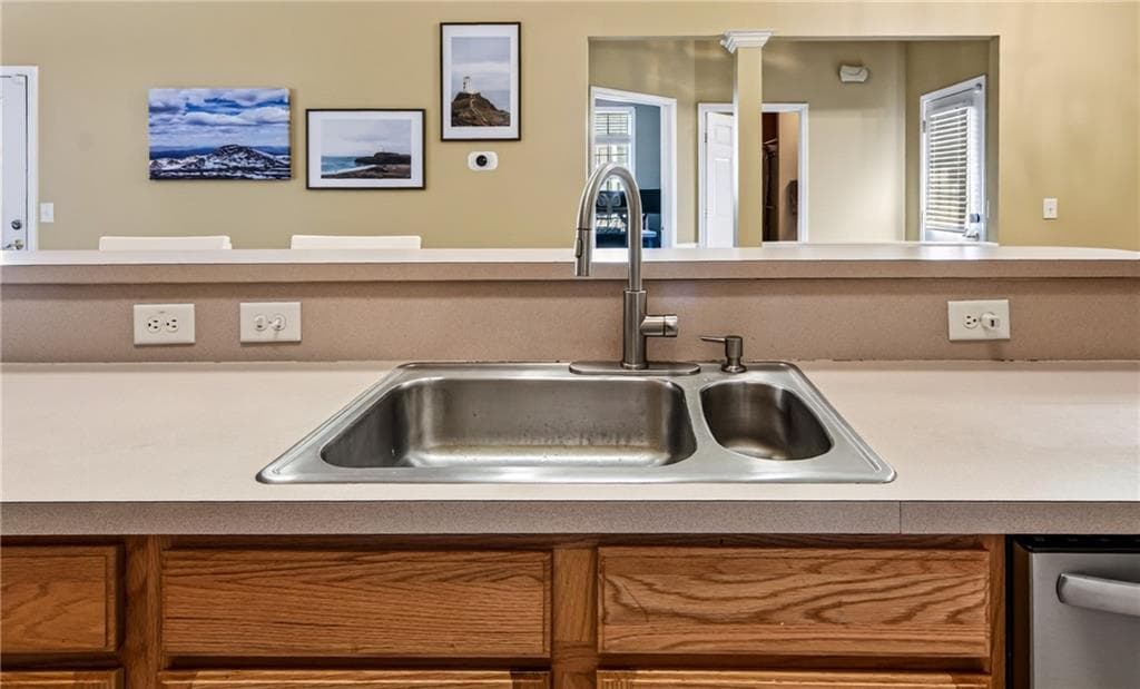 2 bedroom, 2 bathroom, 1,314 sq ft townhouse for sale at 172 Camry Lane, Grayson, GA 30017 — photo 4