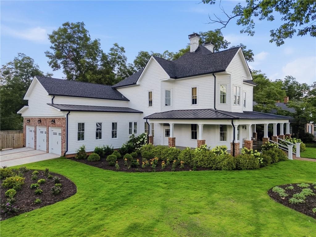 4 bedroom, 5 bathroom, 5,452 sq ft single family residence for sale at 127 Griffin Street, Mcdonough, GA 30253 — photo 2