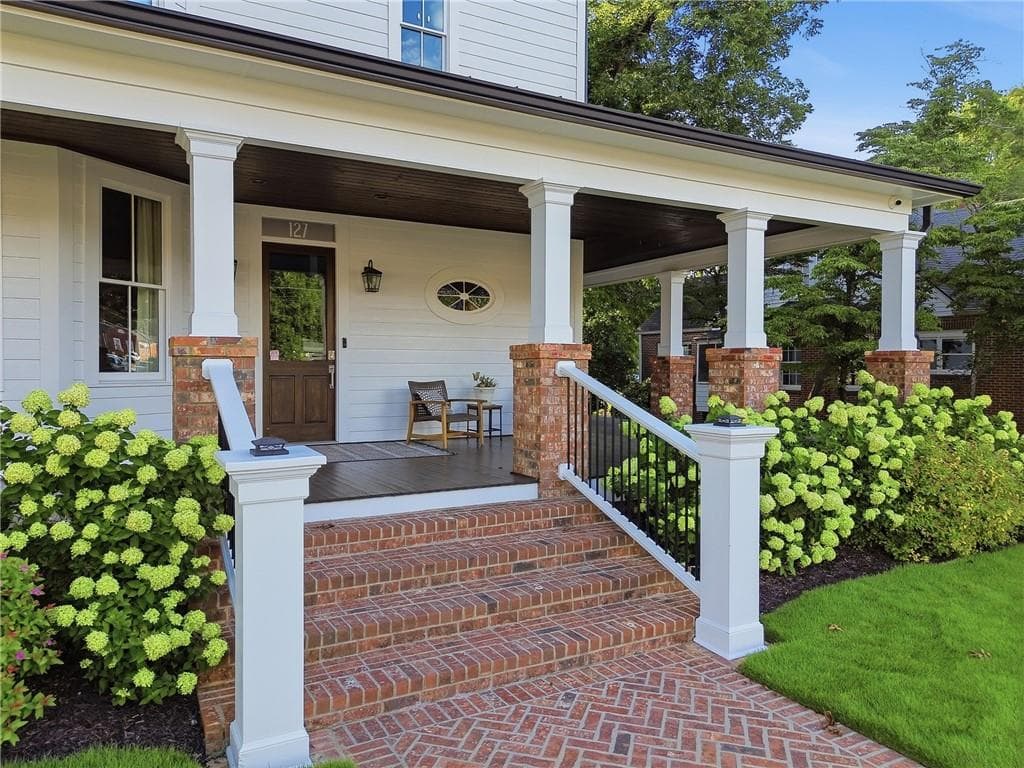 4 bedroom, 5 bathroom, 5,452 sq ft single family residence for sale at 127 Griffin Street, Mcdonough, GA 30253 — photo 4