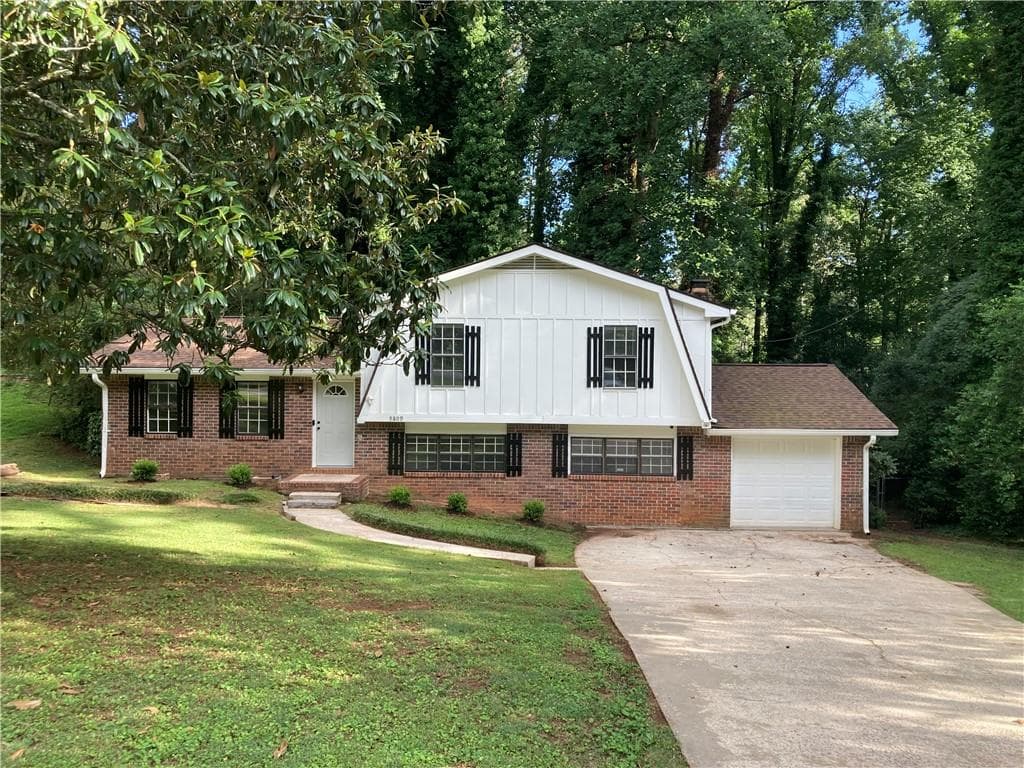 4 bedroom, 3 bathroom, 1,852 sq ft single family residence for sale at 5809 Oakleaf Way, Stone Mountain, GA 30087