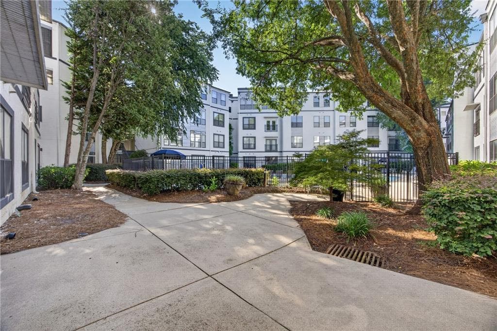 2 bedroom, 1 bathroom, 895 sq ft condominium for sale at 821 Ralph Mcgill Boulevard 3137, Atlanta, GA 30306 — photo 1 of 25