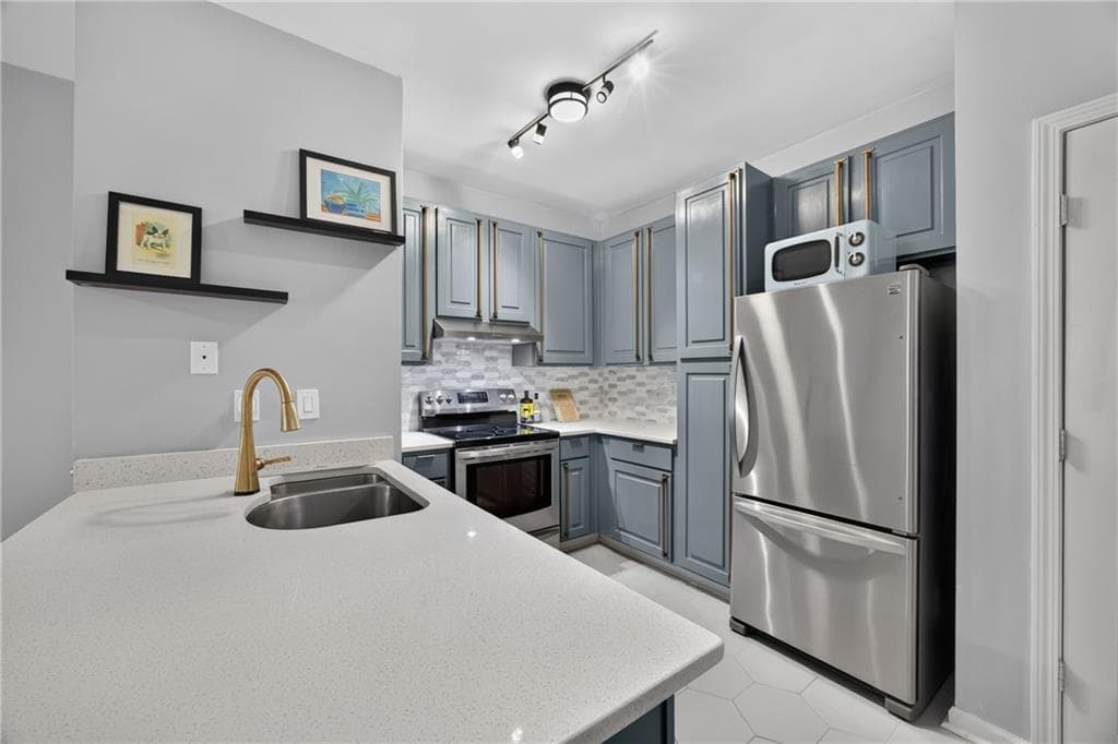 2 bedroom, 1 bathroom, 895 sq ft condominium for sale at 821 Ralph Mcgill Boulevard 3137, Atlanta, GA 30306 — photo 4