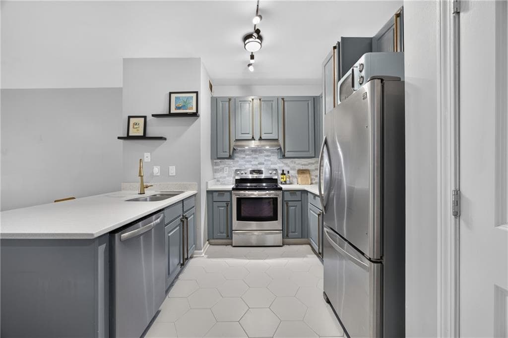 2 bedroom, 1 bathroom, 895 sq ft condominium for sale at 821 Ralph Mcgill Boulevard 3137, Atlanta, GA 30306 — photo 5