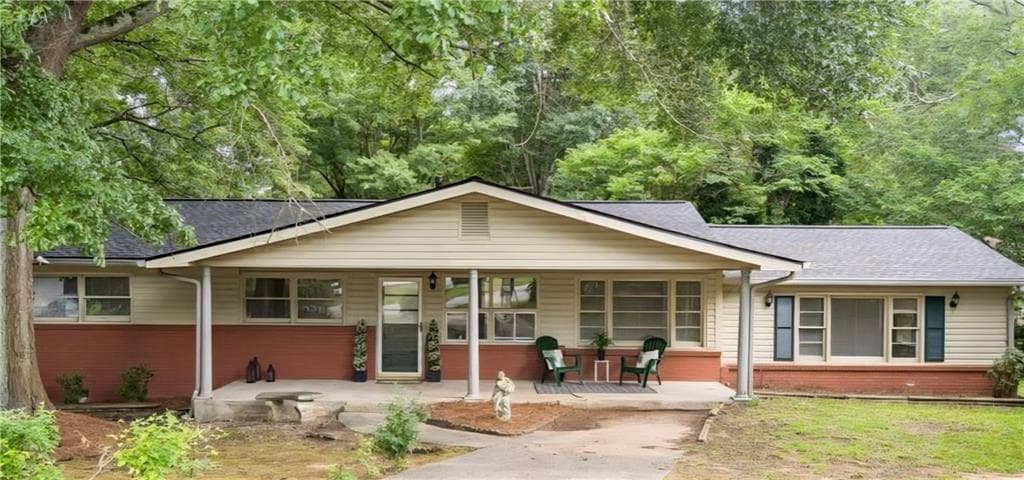 4 bedroom, 2 bathroom, 2,066 sq ft single family residence under contract at 2546 Walton Way, Marietta, GA 30060 — photo 2