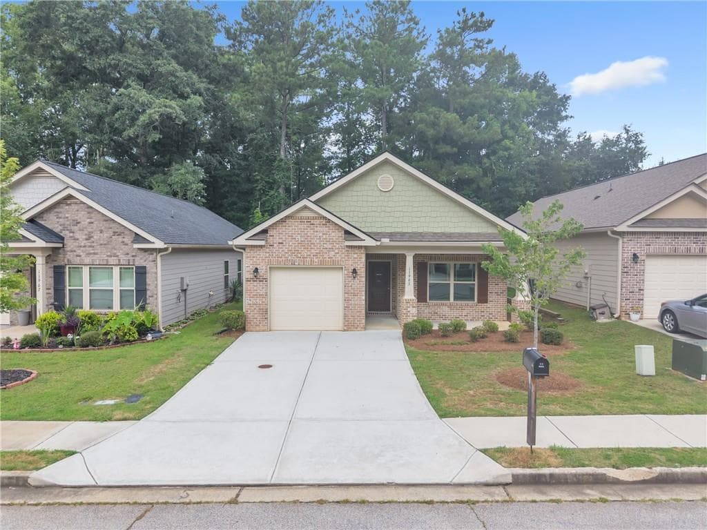 3 bedroom, 2 bathroom, 1,405 sq ft single family residence under contract at 11963 Lovejoy Crossing Place, Hampton, GA 30228