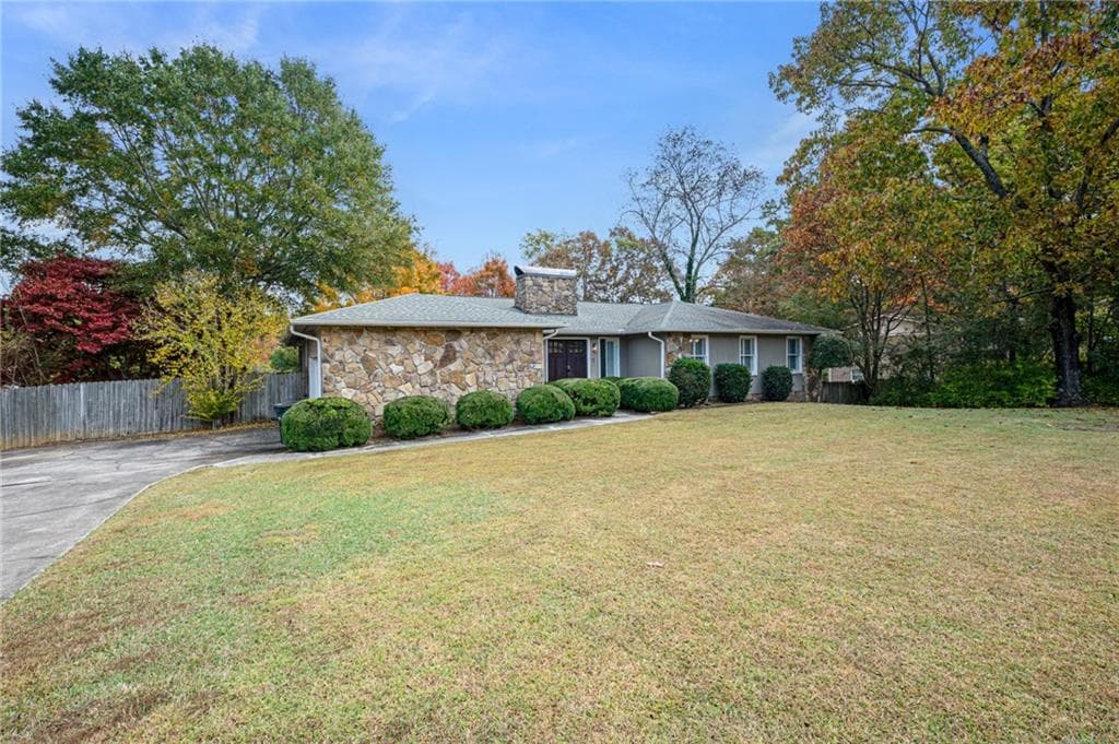 6 bedroom, 4 bathroom, 5,196 sq ft single family residence for sale at 127 Windsor Drive, Calhoun, GA 30701