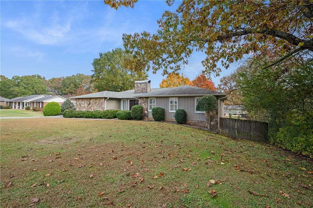 6 bedroom, 4 bathroom, 5,196 sq ft single family residence for sale at 127 Windsor Drive, Calhoun, GA 30701 — photo 2