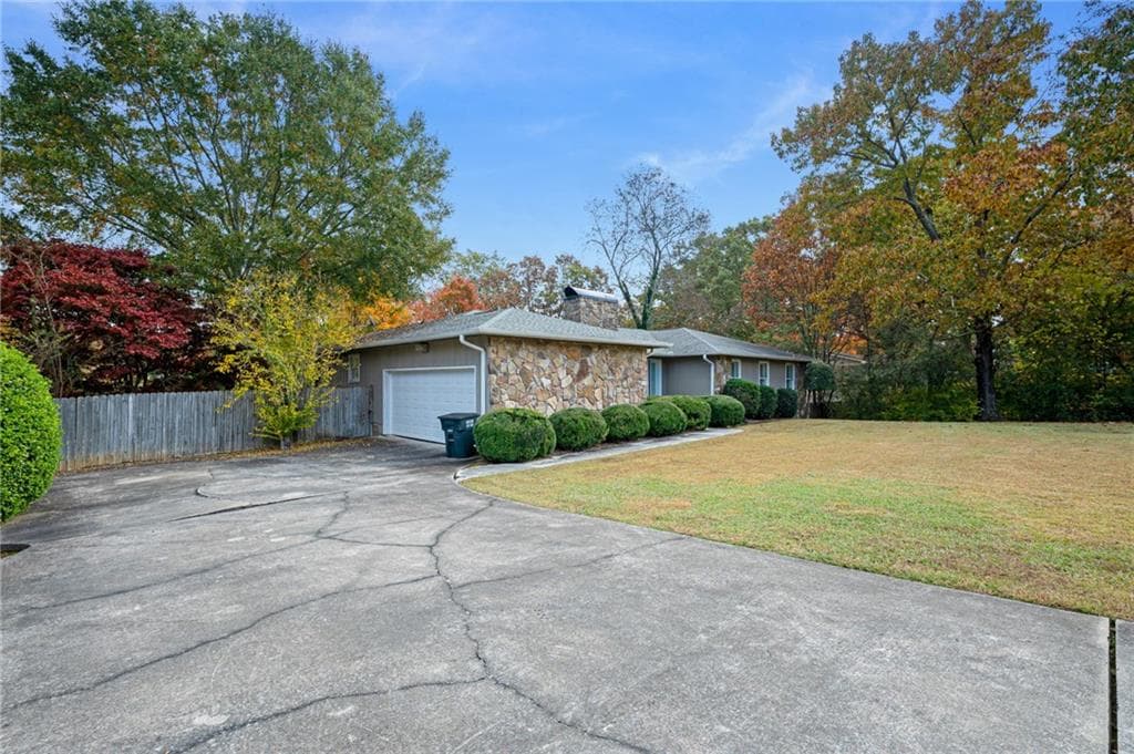 6 bedroom, 4 bathroom, 5,196 sq ft single family residence for sale at 127 Windsor Drive, Calhoun, GA 30701 — photo 3