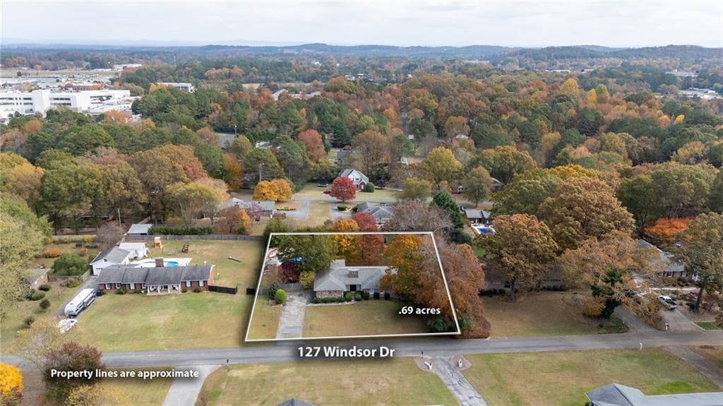 6 bedroom, 4 bathroom, 5,196 sq ft single family residence for sale at 127 Windsor Drive, Calhoun, GA 30701 — photo 4