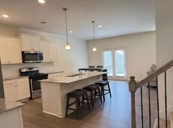 5 bedroom, 3 bathroom, 2,539 sq ft single family residence for sale at 5634 Cricket Melody Lane, Flowery Branch, GA 30542 — photo 5