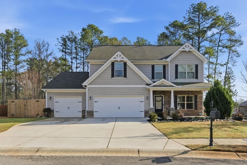 4 bedroom, 3 bathroom, 2,220 sq ft single family residence for sale at 330 White Birch Lane, Jefferson, GA 30549 — photo 2
