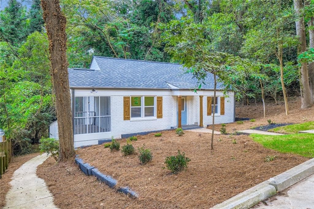 3 bedroom, 1 bathroom, 825 sq ft single family residence for rent at 1191 Beechview Drive, Atlanta, GA 30316 for $1,995 a month — photo 3