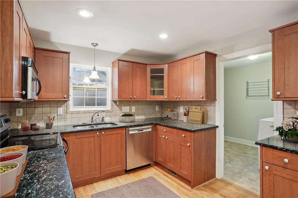 4 bedroom, 4 bathroom, 3,102 sq ft single family residence for rent at 99 Bates Avenue, Atlanta, GA 30317 for $3,850 a month — photo 8