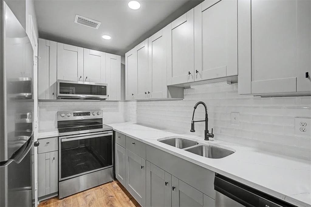 2 bedroom, 1 bathroom, 990 sq ft condominium for rent at 2430 Coosawattee Drive B, Atlanta, GA 30319 for $1,995 a month — photo 3