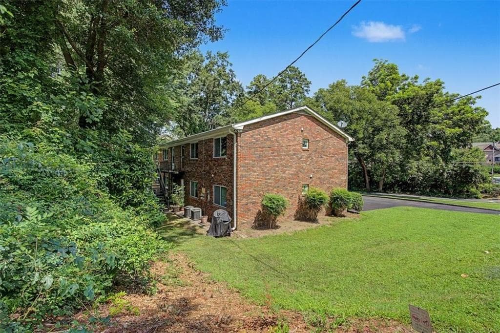 2 bedroom, 1 bathroom, 990 sq ft condominium for rent at 2430 Coosawattee Drive B, Atlanta, GA 30319 for $1,995 a month — photo 2