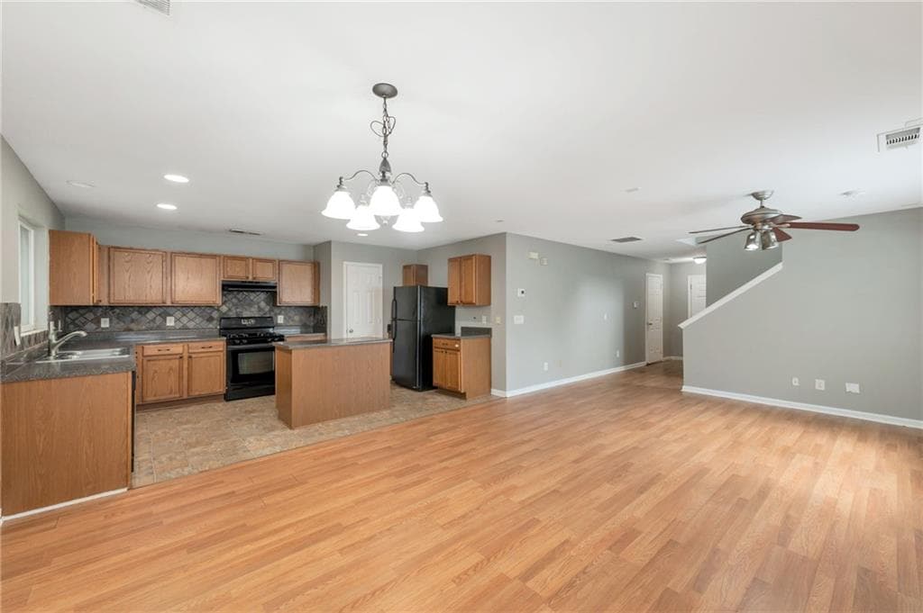 3 bedroom, 3 bathroom, 1,633 sq ft single family residence under contract at 172 Nacoochee Way, Canton, GA 30114 — photo 5