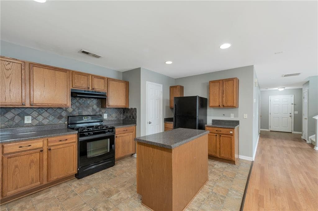 3 bedroom, 3 bathroom, 1,633 sq ft single family residence under contract at 172 Nacoochee Way, Canton, GA 30114 — photo 7