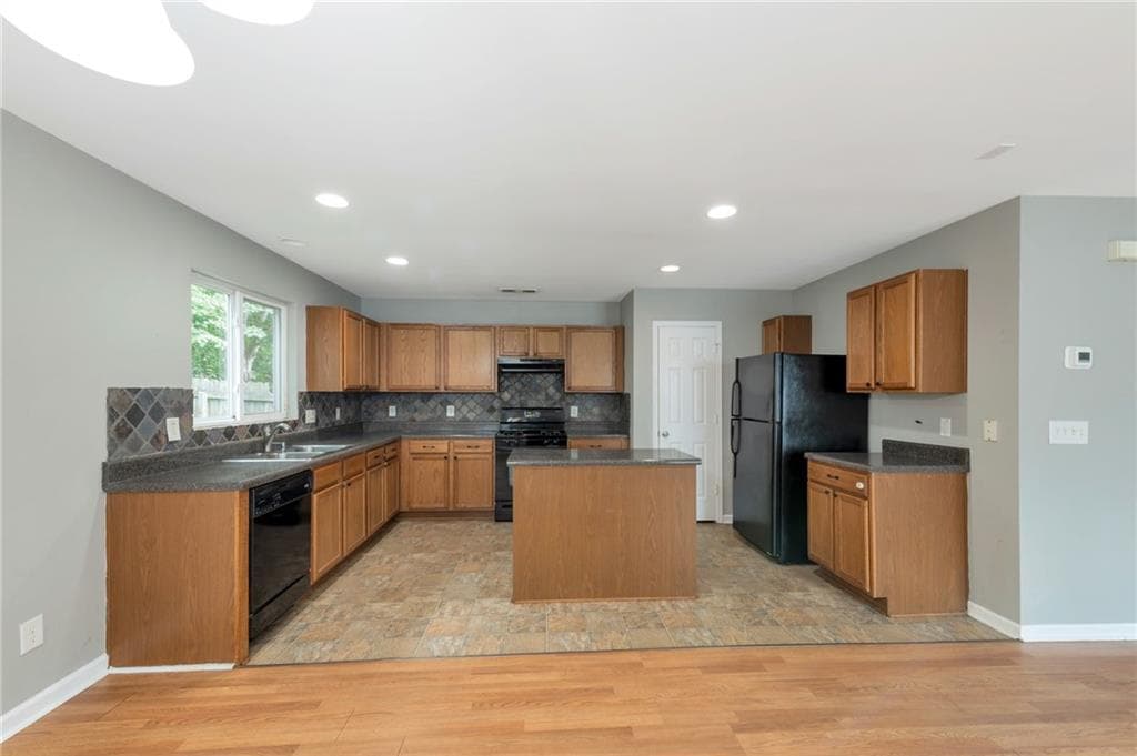 3 bedroom, 3 bathroom, 1,633 sq ft single family residence under contract at 172 Nacoochee Way, Canton, GA 30114 — photo 8