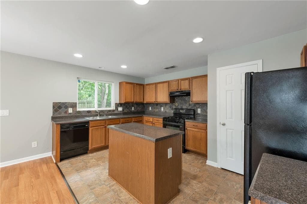 3 bedroom, 3 bathroom, 1,633 sq ft single family residence under contract at 172 Nacoochee Way, Canton, GA 30114 — photo 9