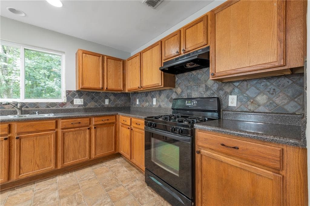 3 bedroom, 3 bathroom, 1,633 sq ft single family residence under contract at 172 Nacoochee Way, Canton, GA 30114 — photo 10
