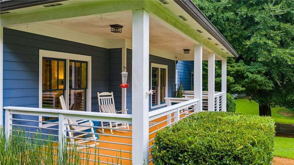 5 bedroom, 4 bathroom, 3,056 sq ft single family residence under contract at 1320 Arnold Avenue, Atlanta, GA 30324 — photo 2