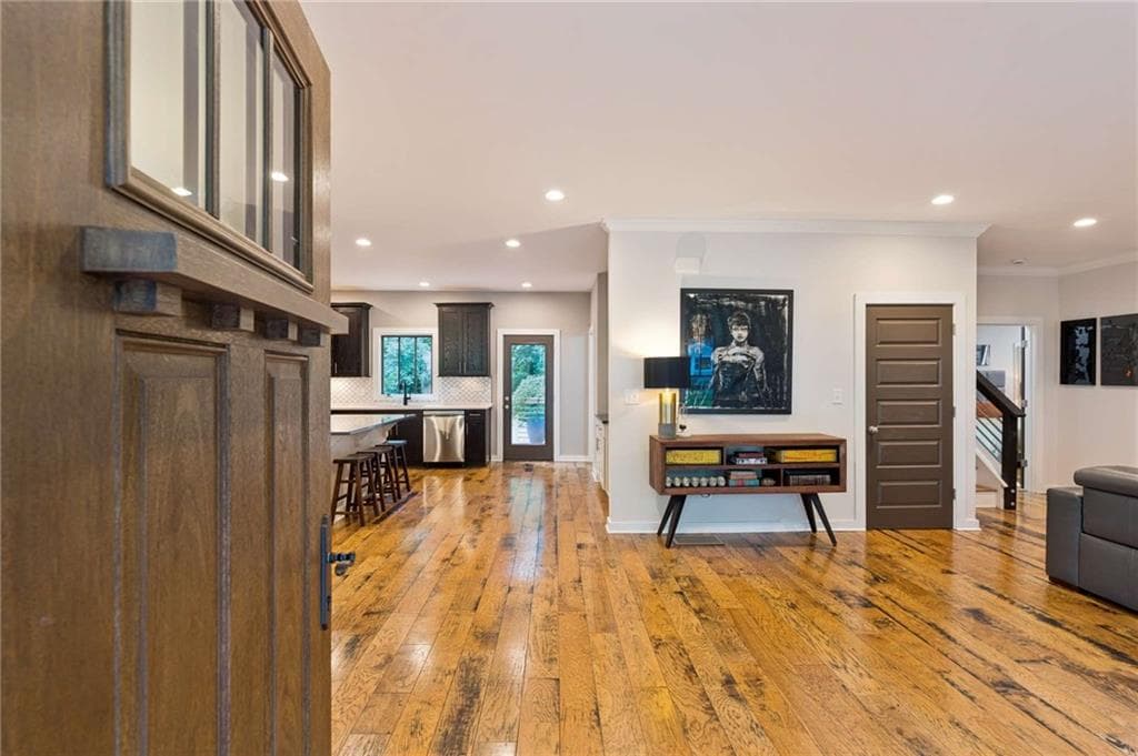 5 bedroom, 4 bathroom, 3,056 sq ft single family residence under contract at 1320 Arnold Avenue, Atlanta, GA 30324 — photo 3