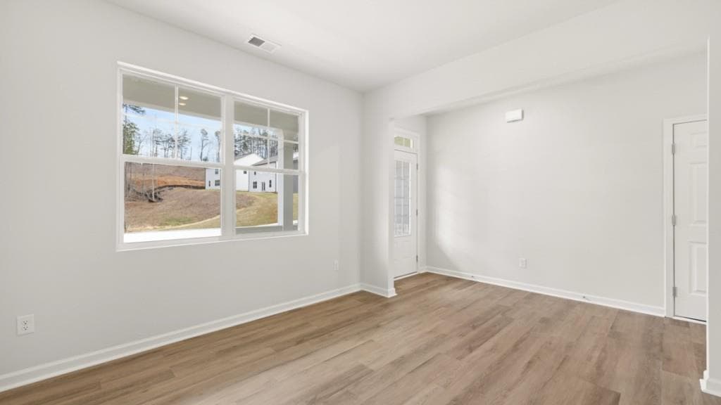 4 bedroom, 3 bathroom, 2,340 sq ft single family residence under contract at 6073 Airedale Drive, Union City, GA 30291 — photo 4