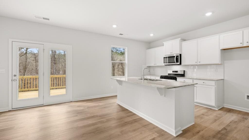 4 bedroom, 3 bathroom, 2,340 sq ft single family residence under contract at 6073 Airedale Drive, Union City, GA 30291 — photo 5