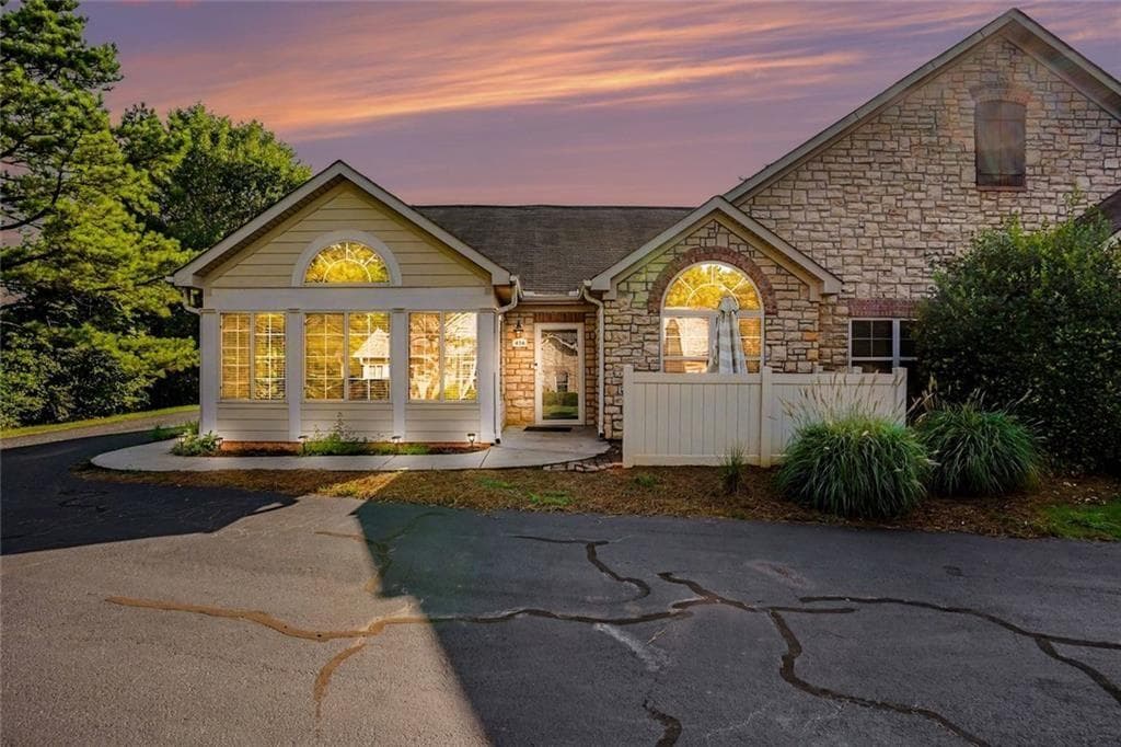 2 bedroom, 2 bathroom, 1,895 sq ft condominium for sale at 416 Kenley Court, Mcdonough, GA 30253