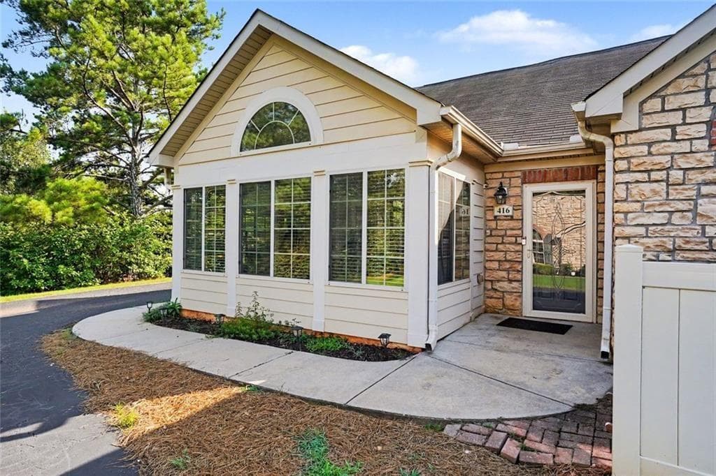 2 bedroom, 2 bathroom, 1,895 sq ft condominium for sale at 416 Kenley Court, Mcdonough, GA 30253 — photo 3