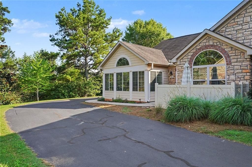 2 bedroom, 2 bathroom, 1,895 sq ft condominium for sale at 416 Kenley Court, Mcdonough, GA 30253 — photo 5