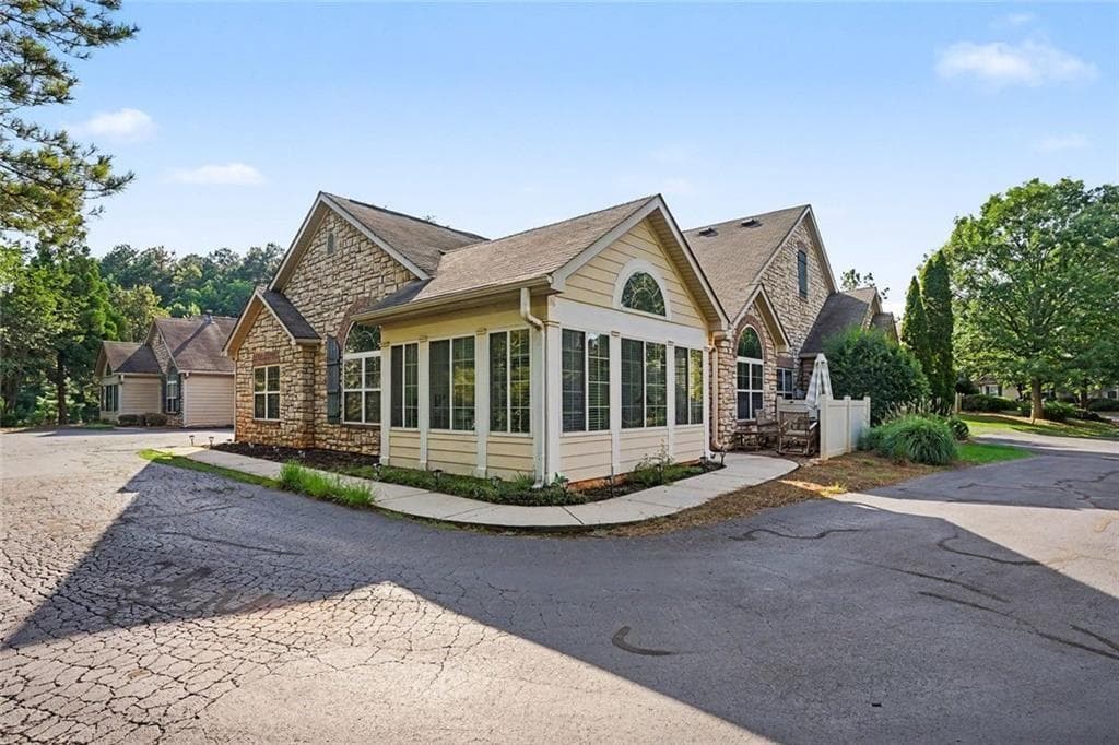 2 bedroom, 2 bathroom, 1,895 sq ft condominium for sale at 416 Kenley Court, Mcdonough, GA 30253 — photo 6
