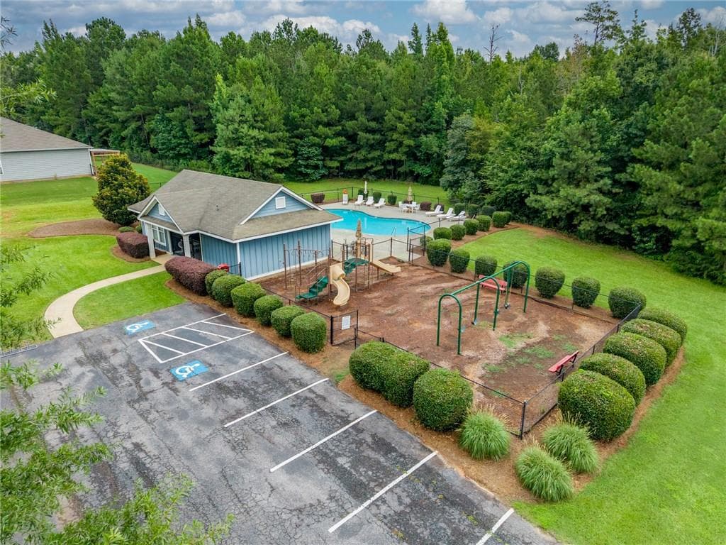 4 bedroom, 3 bathroom, 2,600 sq ft single family residence for sale at 108 Leslie Court, Eatonton, GA 31024 — photo 4