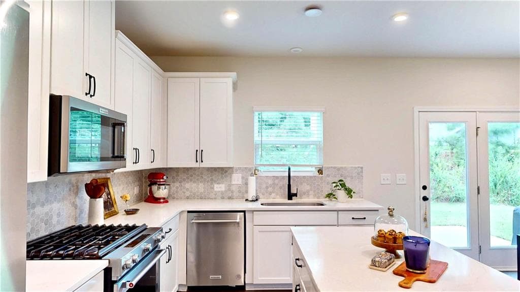 4 bedroom, 3 bathroom, 2,588 sq ft single family residence for sale at 24 Dovecrest Way, Acworth, GA 30101 — photo 2