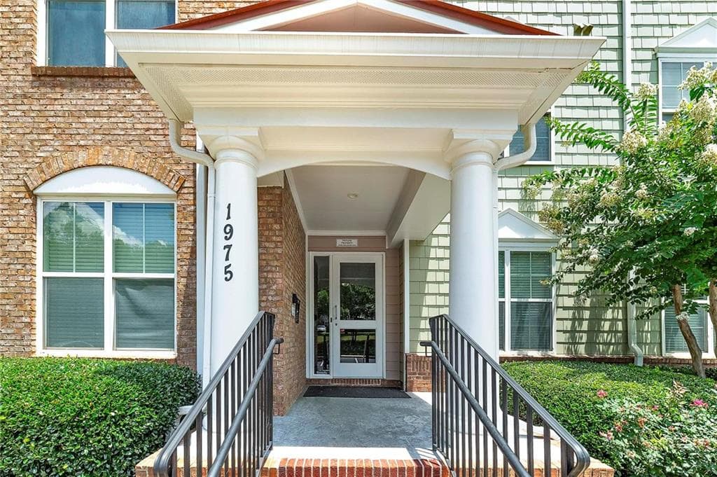 2 bedroom, 2 bathroom, 1,209 sq ft condominium for sale at 1975 Nocturne Drive 2107, Alpharetta, GA 30009 — photo 2