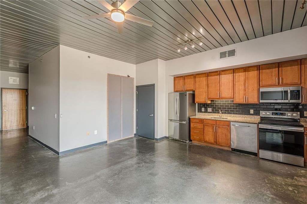 1 bedroom, 1 bathroom, 695 sq ft condominium for rent at 620 Glen Iris Drive 501, Atlanta, GA 30308 for $1,795 a month — photo 5