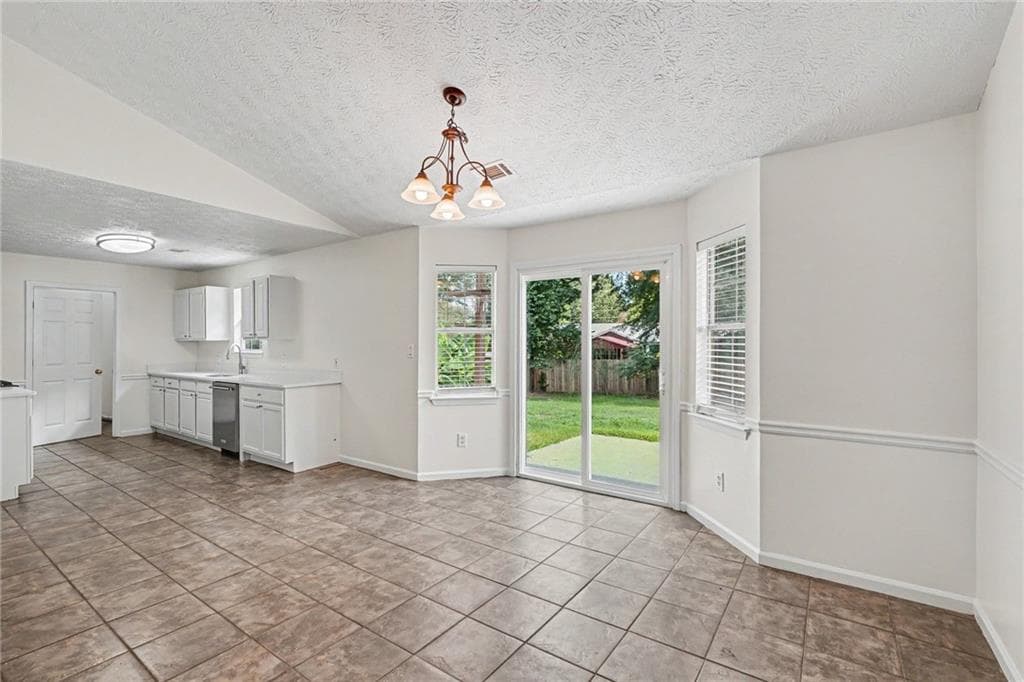 4 bedroom, 2 bathroom, 1,864 sq ft single family residence under contract at 3 Bonnie Glen Lane, Hampton, GA 30228 — photo 6