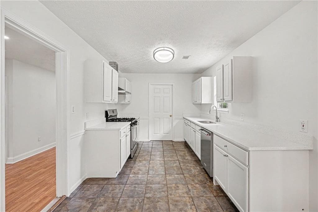 4 bedroom, 2 bathroom, 1,864 sq ft single family residence under contract at 3 Bonnie Glen Lane, Hampton, GA 30228 — photo 7