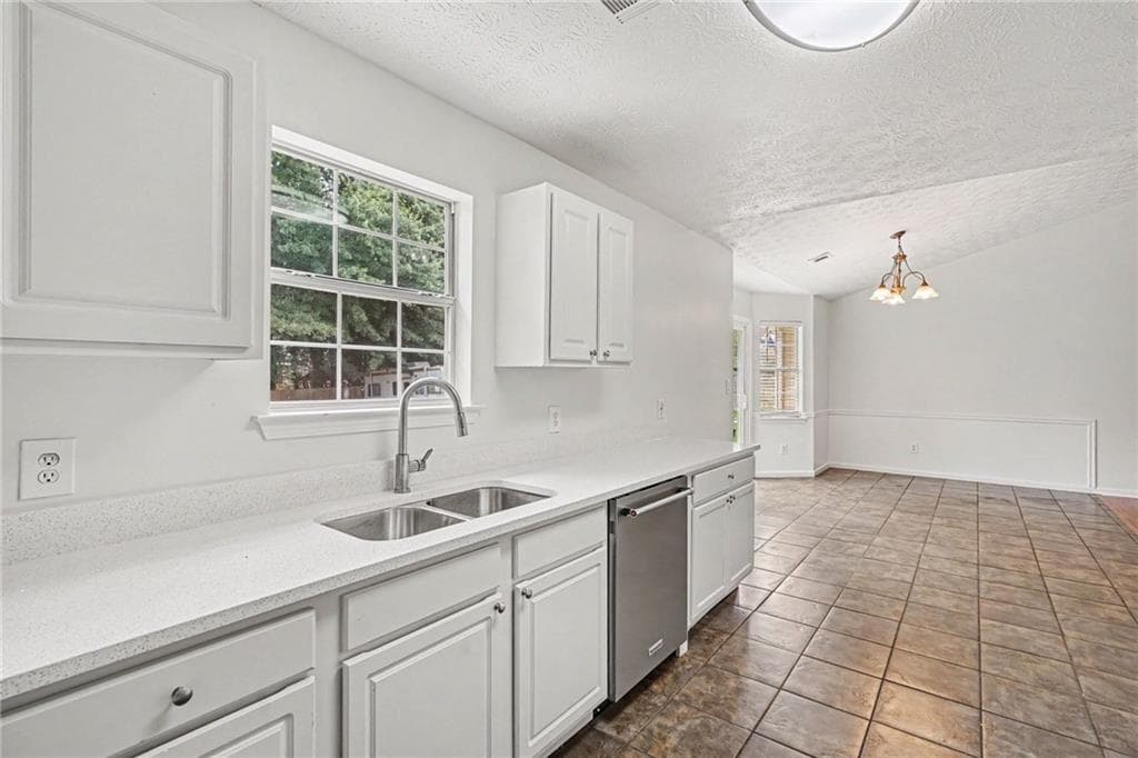 4 bedroom, 2 bathroom, 1,864 sq ft single family residence under contract at 3 Bonnie Glen Lane, Hampton, GA 30228 — photo 8