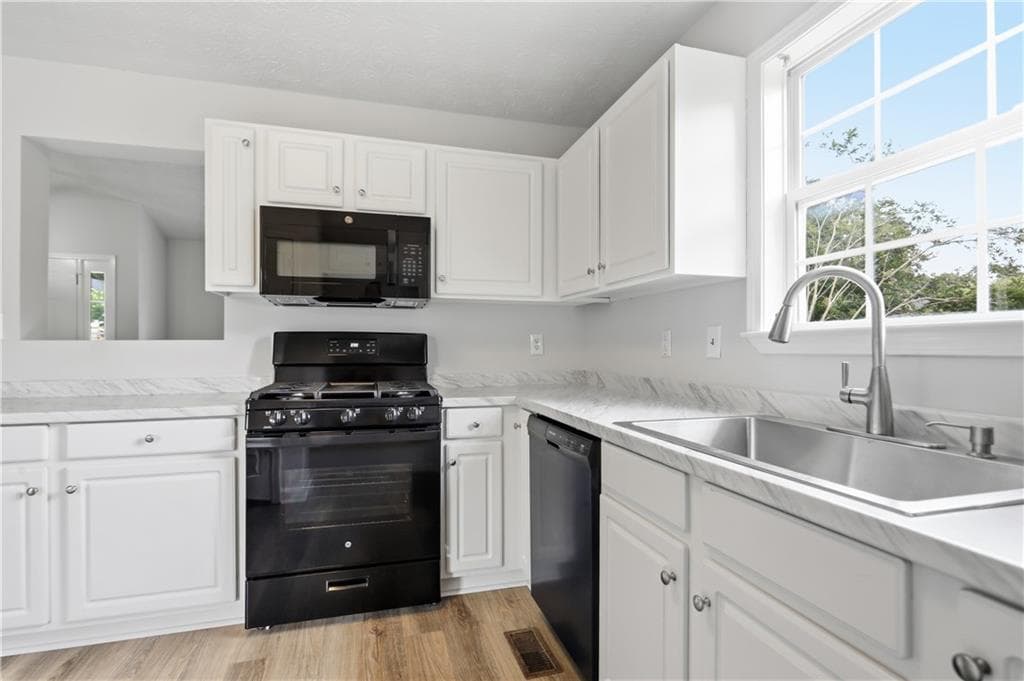 4 bedroom, 3 bathroom, 1,436 sq ft single family residence for sale at 31 Stiles Court, Cartersville, GA 30120 — photo 6