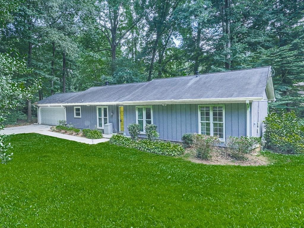 3 bedroom, 2 bathroom, 3,124 sq ft single family residence under contract at 4679 Hardwood Road, Stone Mountain, GA 30083 — photo 2