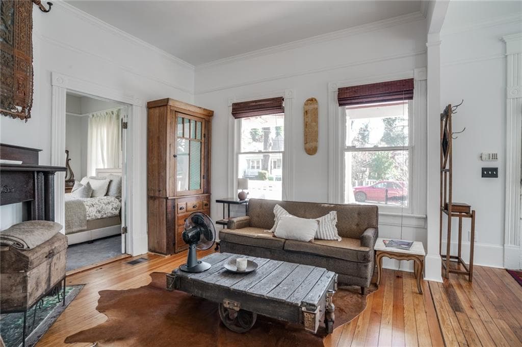3 bedroom, 2 bathroom, 2,012 sq ft single family residence for rent at 1433 Desoto Avenue, Atlanta, GA 30310 for $2,600 a month — photo 4