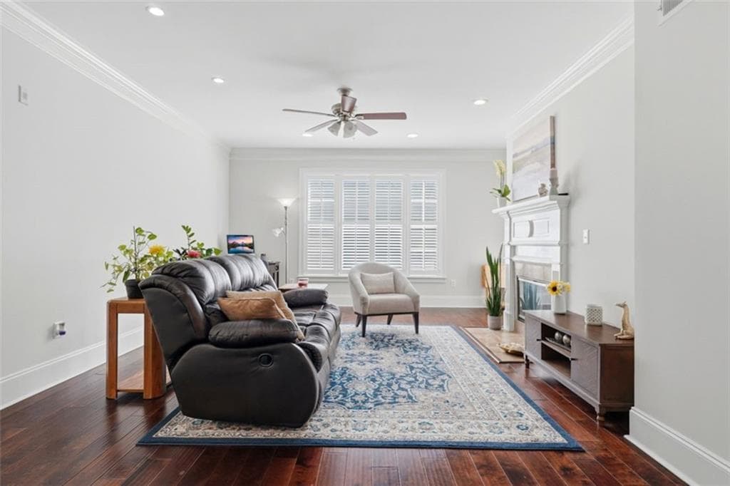 3 bedroom, 2 bathroom, 1,678 sq ft condominium under contract at 4100 Paces Walk 1102, Atlanta, GA 30339 — photo 6