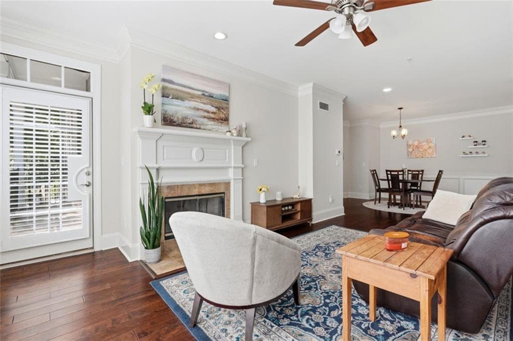3 bedroom, 2 bathroom, 1,678 sq ft condominium under contract at 4100 Paces Walk 1102, Atlanta, GA 30339 — photo 7