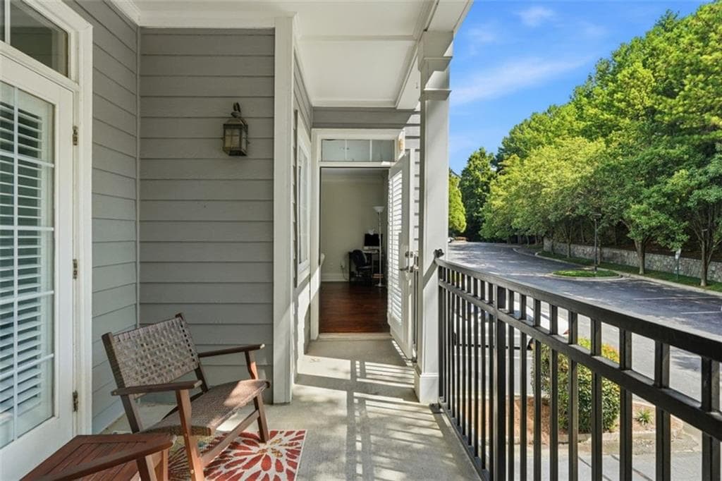 3 bedroom, 2 bathroom, 1,678 sq ft condominium under contract at 4100 Paces Walk 1102, Atlanta, GA 30339 — photo 9