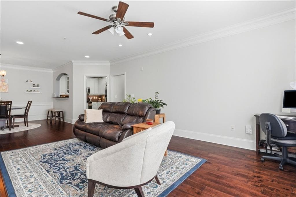 3 bedroom, 2 bathroom, 1,678 sq ft condominium under contract at 4100 Paces Walk 1102, Atlanta, GA 30339 — photo 10